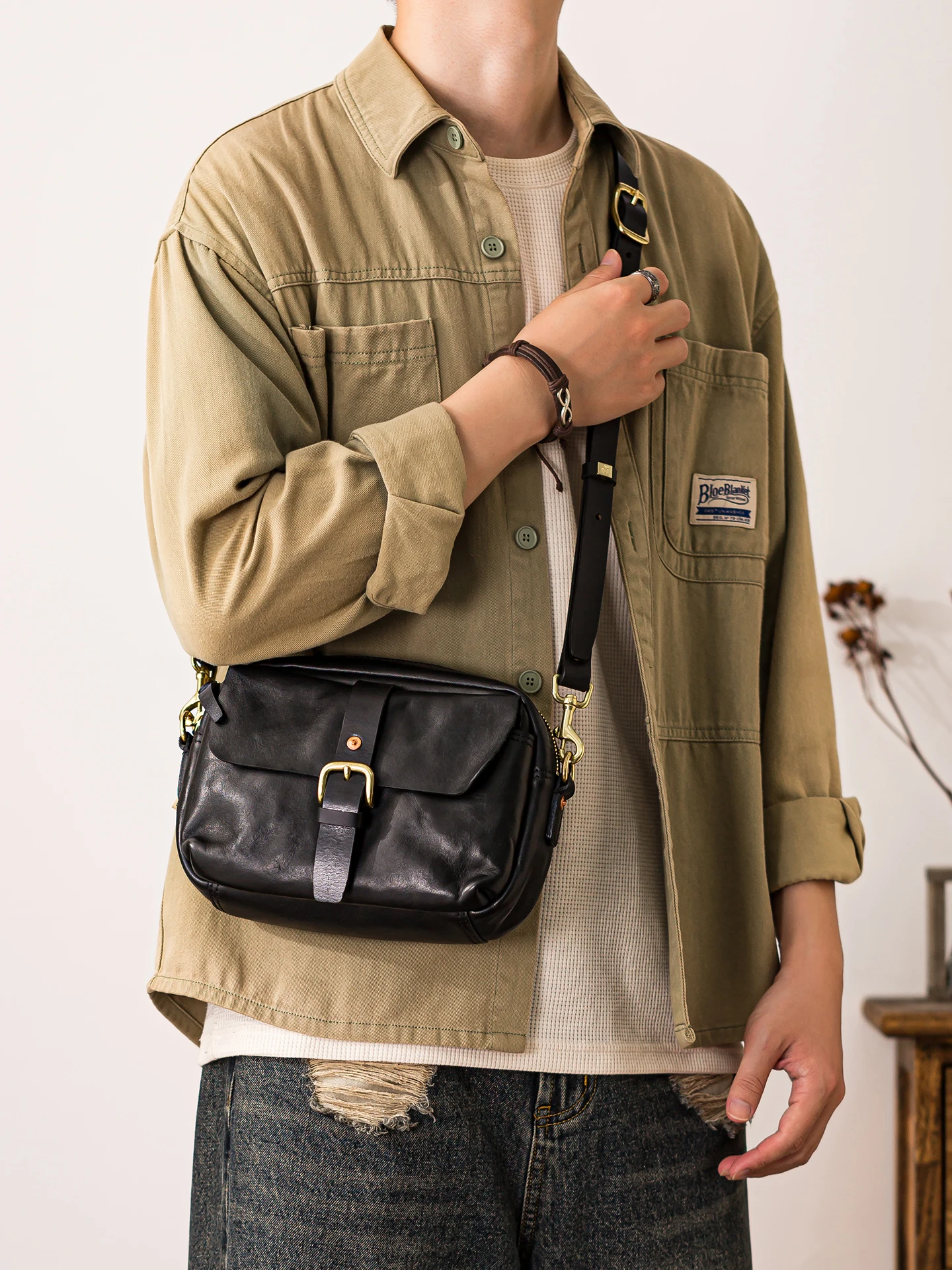 PNDME fashion handmade vegetable tanned cowhide men's shoulder bag weekend casual luxury genuine leather black crossbody bag
