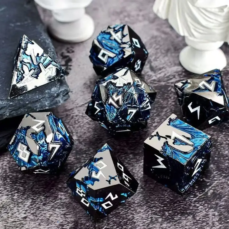 

Dragon Patterned Metal Dice Set Creative Board Game Zinc Alloy Dice for Dungeons and Dragons TRPG DND Dice set