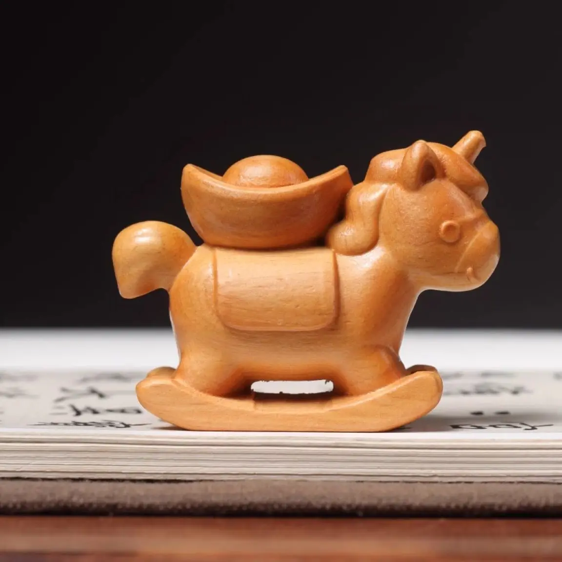 Red Green Cypress Sandalwood Carved Money Horse Figurine Creative Desktop Cute Mini Ornament Souvenir Gift
