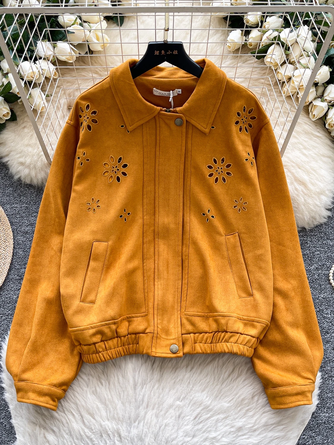 

Retro Brown Embroidered Heavy Work Deer Skin Velvet Hollow out Floral Stitching Loose Casual Women's Jaet Autumn 2025