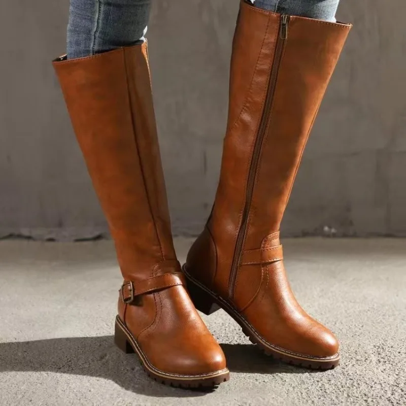 

Women‘s 2026 New Plus Size Knee High Riding Boots Vintage Buckle Decoration Low Block Heel Slimming Leather Boots