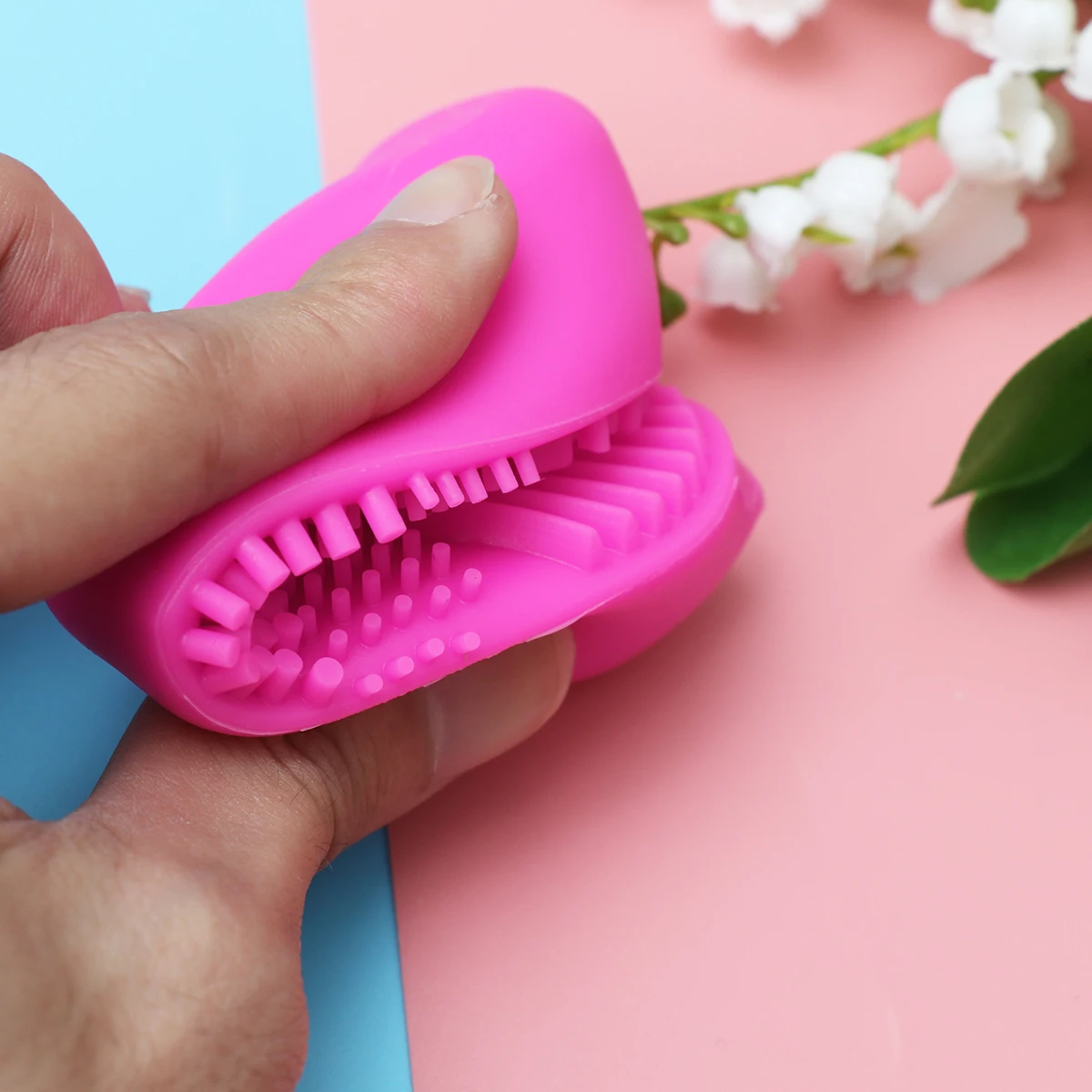 

Silicone Heart Shaped Washing Scrubber Pad For Makeup Brush Rose Red Durable Easy Clean Handheld Hollow Design All Face Eye