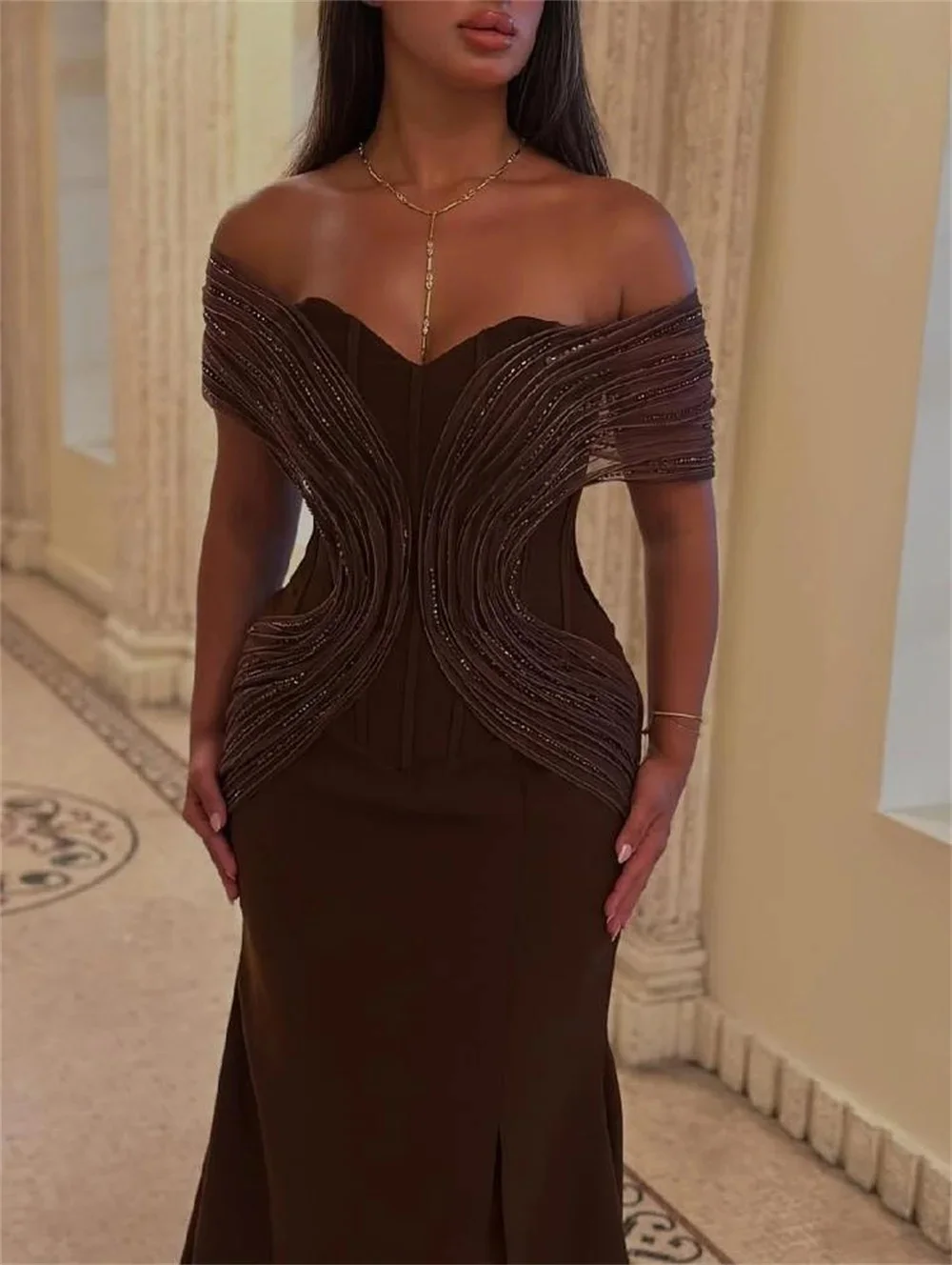 Abito lungo con spalle scoperte a sirena pieghettata in jersey sexy complesso personalizzato, abito da occasione classico squisito فساتmavera