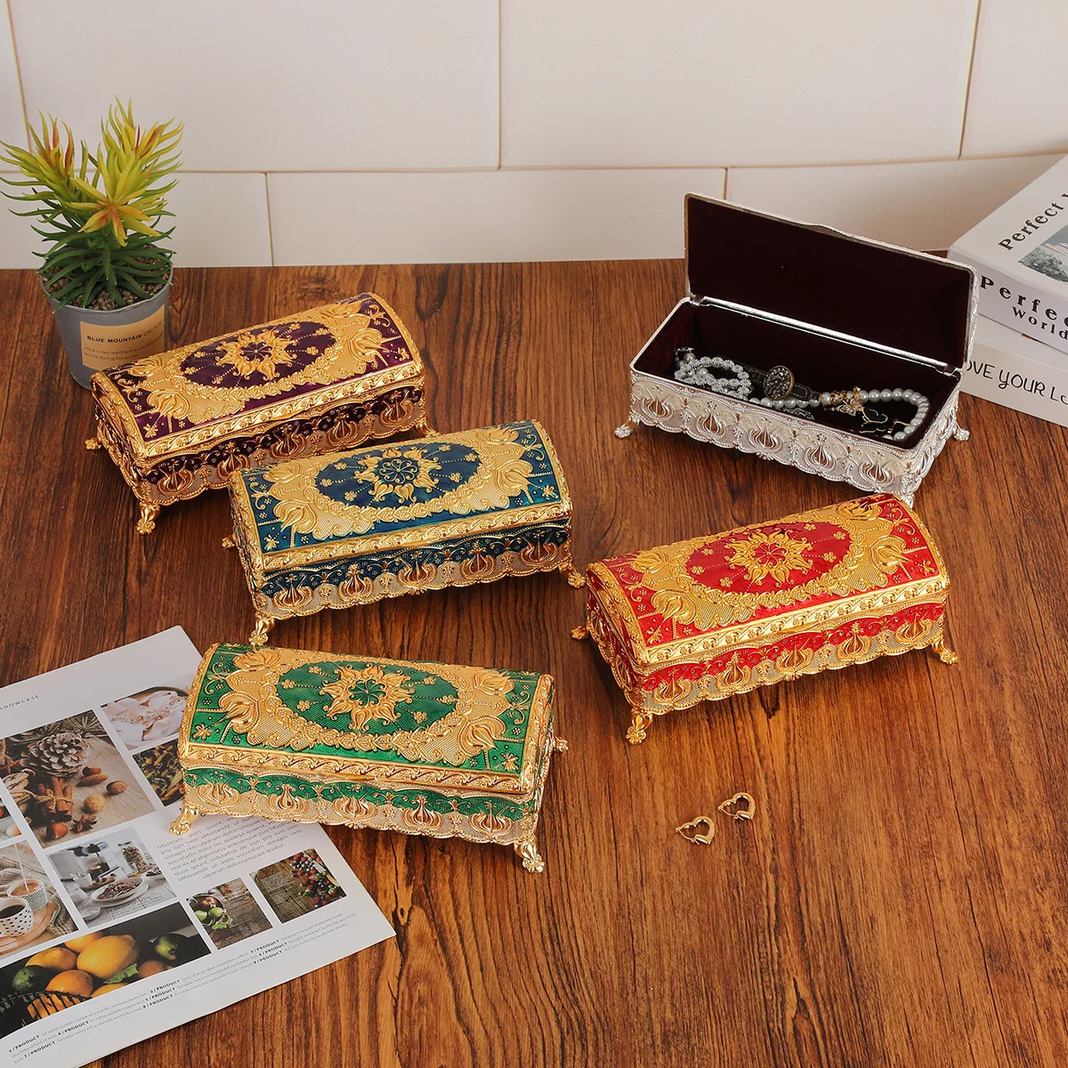 

Винтажная прямоугольная скриня для ювелирных изделий, металлическая декоративная шкатулка для драгоценностей, серьги, ожерелье, браслет, держатель для колец, органайзер на память