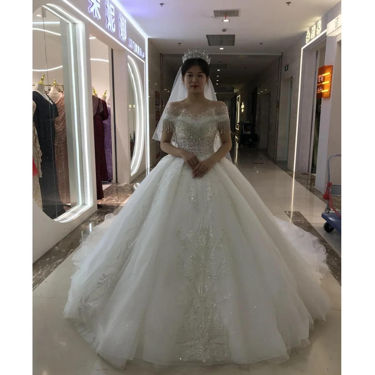 

Kisswhite Xlove Collection Customized 7-15days Ship It Out Shiny Glitters Off The Shoulder Princess Big Skirt Bridal Gown