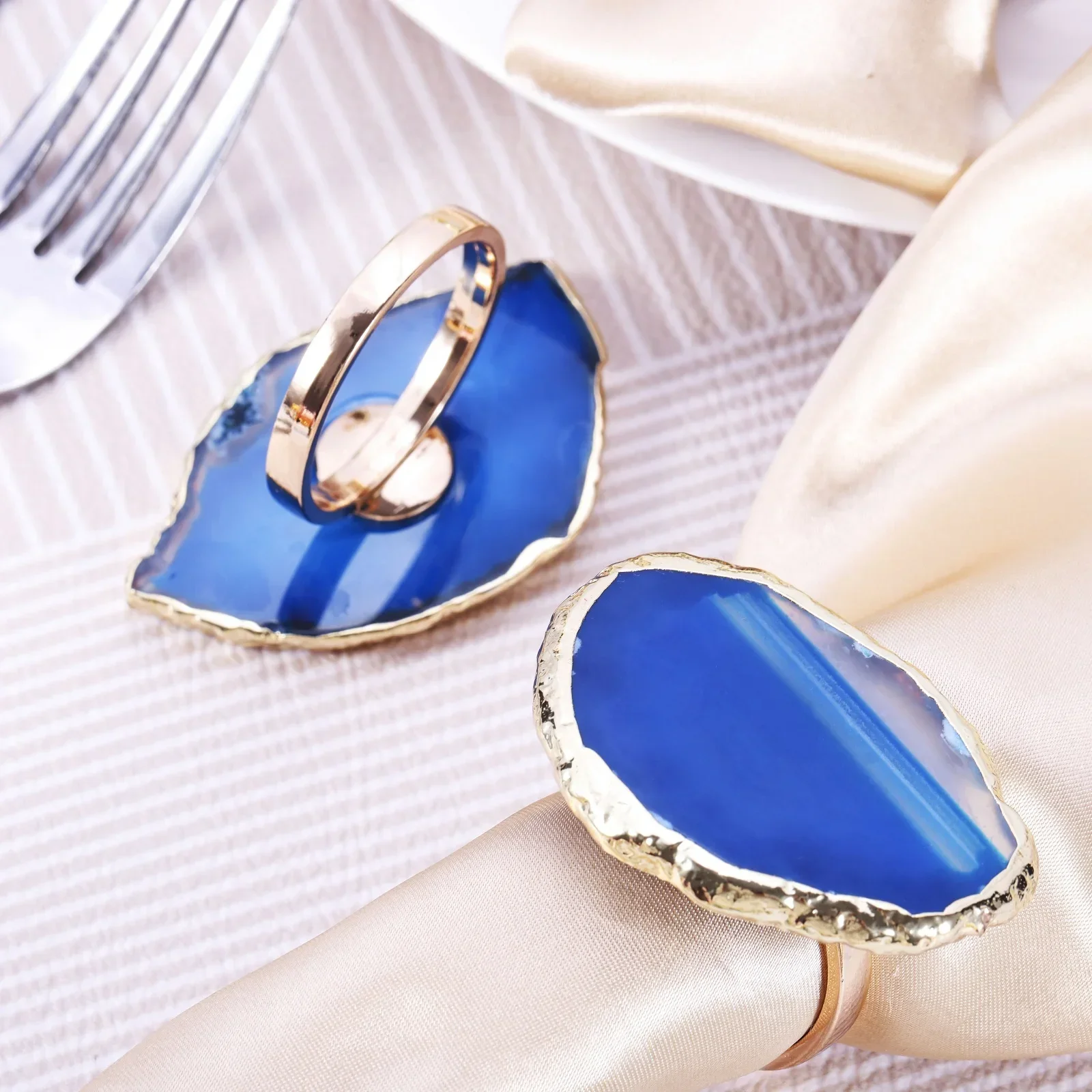 4Pcs Color Natural Agate Napkin Rings Electroplated Gold Napkin Rings for Wedding/Party/Thanksgiving Dinner Table Decorations