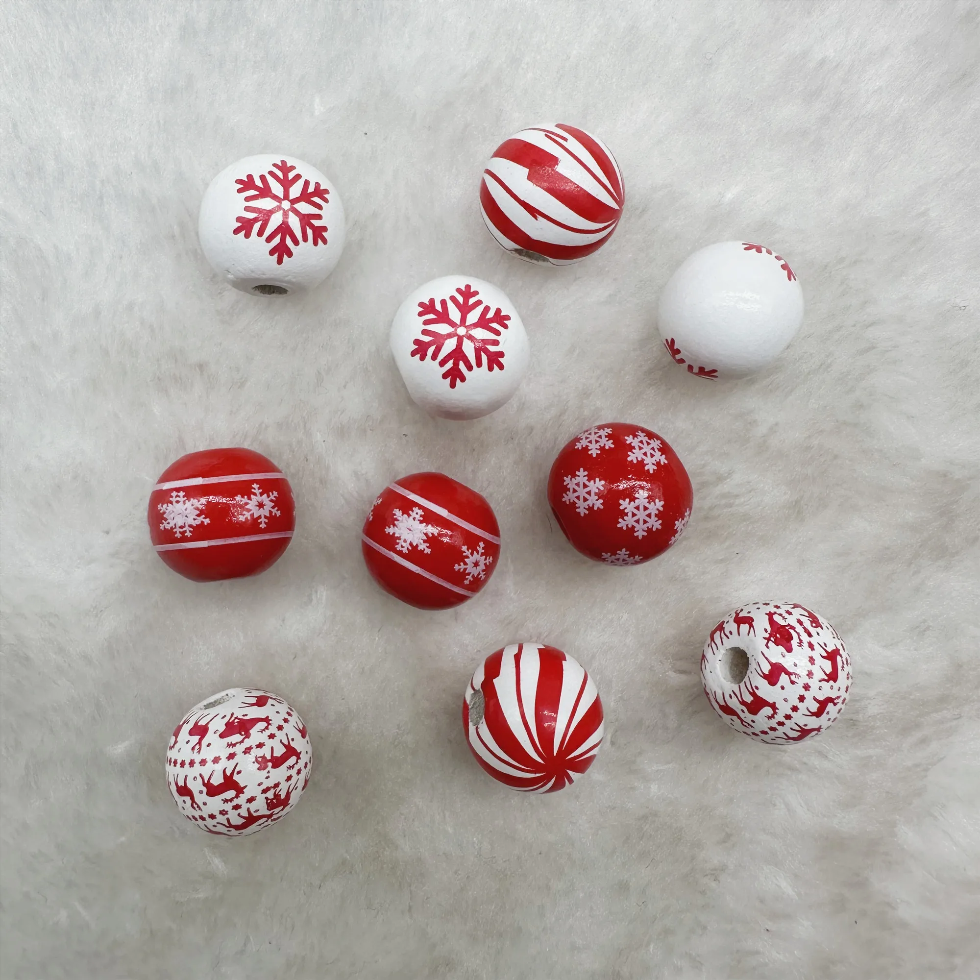 

10pcs 16mm Christmas Valentine's Day Series Beads with Love and Kiss Patterns Made of Wooden Beads for DIY Handmade Bracelets