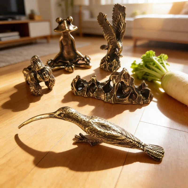 Antique Bronze Sculpture Handheld Ornament Gorilla Eagle Bird Frog Figurines Set Metal Animal Statue Living Room Desk Decor Gift