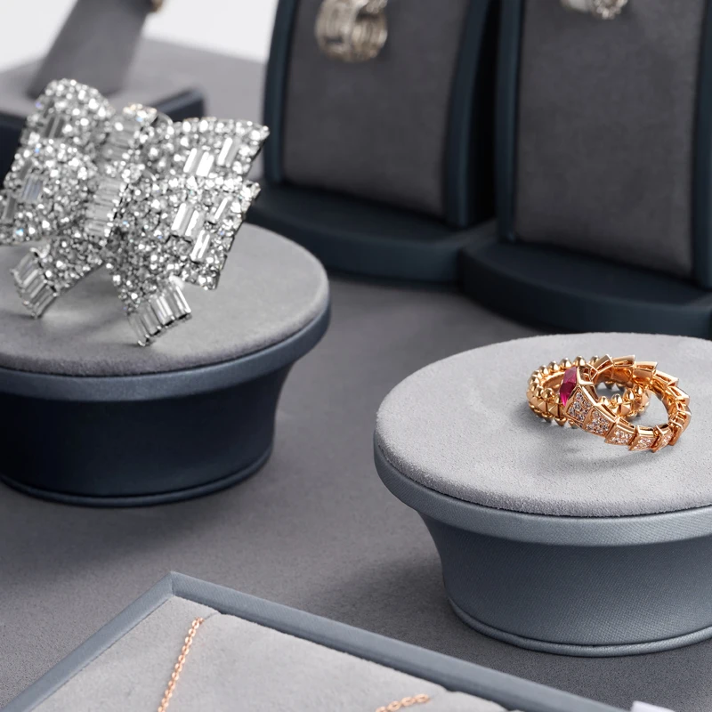 Oirlv Luxury PU Leather Bracelet Display Stand Bangle Storage Rack with Microfiber Jewelry Display Holder