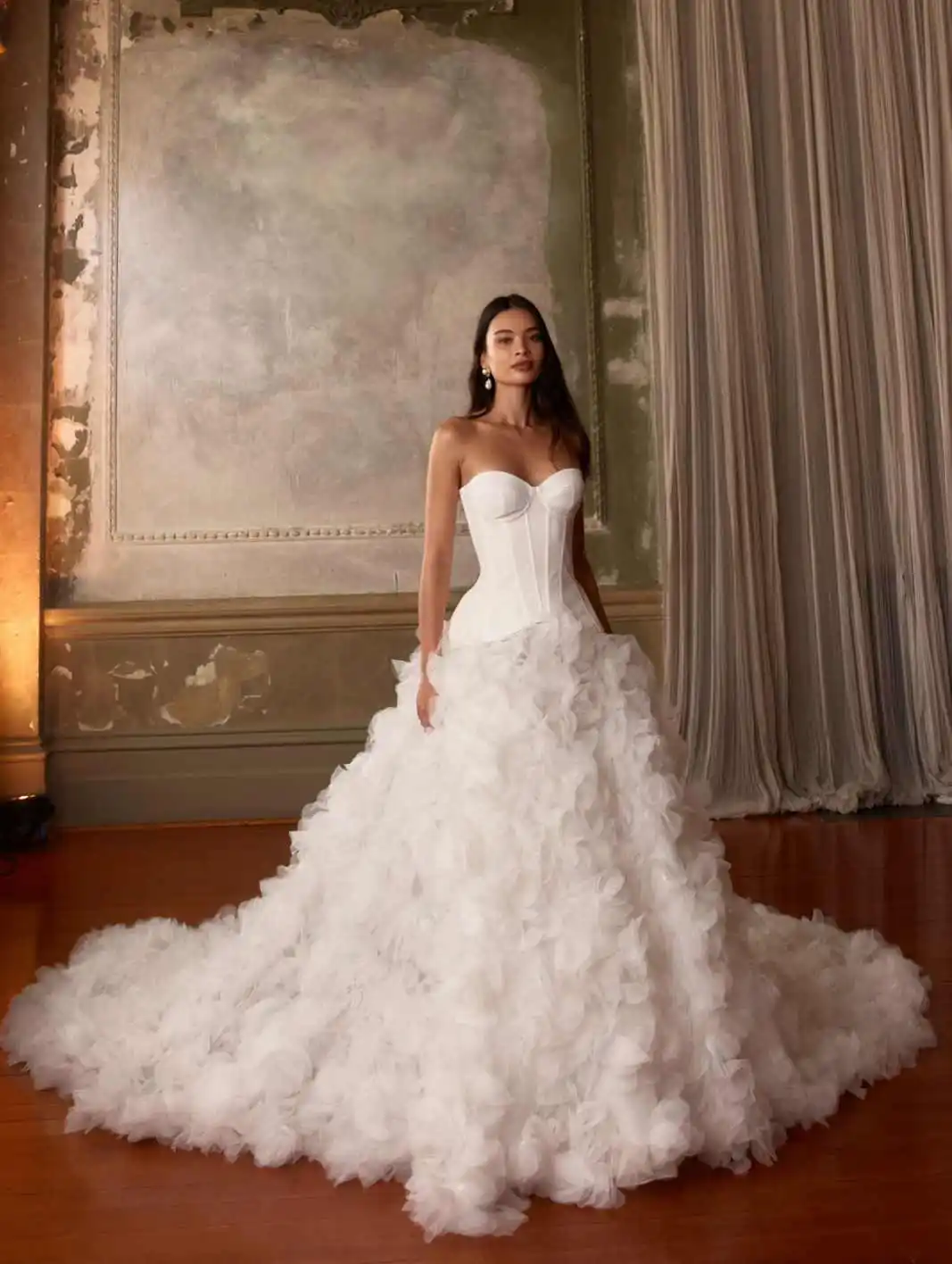 Grace White A-Line Wedding Dresses Strapless Lace Bridal Gowns Big Size Customized Colour Vestidos De Novia