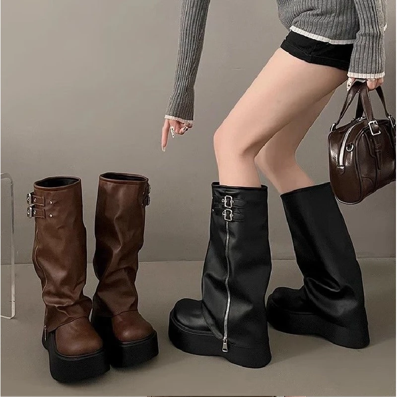 Botas largas de caballero de pierna ancha a la moda, con elevador interior y suela gruesa, cremallera lateral, hebilla de cinturón y diseño holgado, novedad de 2025