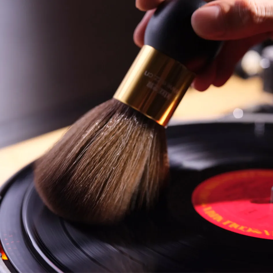 EIZZ LP Vinyl Record Anti-static Brush, Carbon Fiber & Wool Soft Cleaning Brush for Turntable