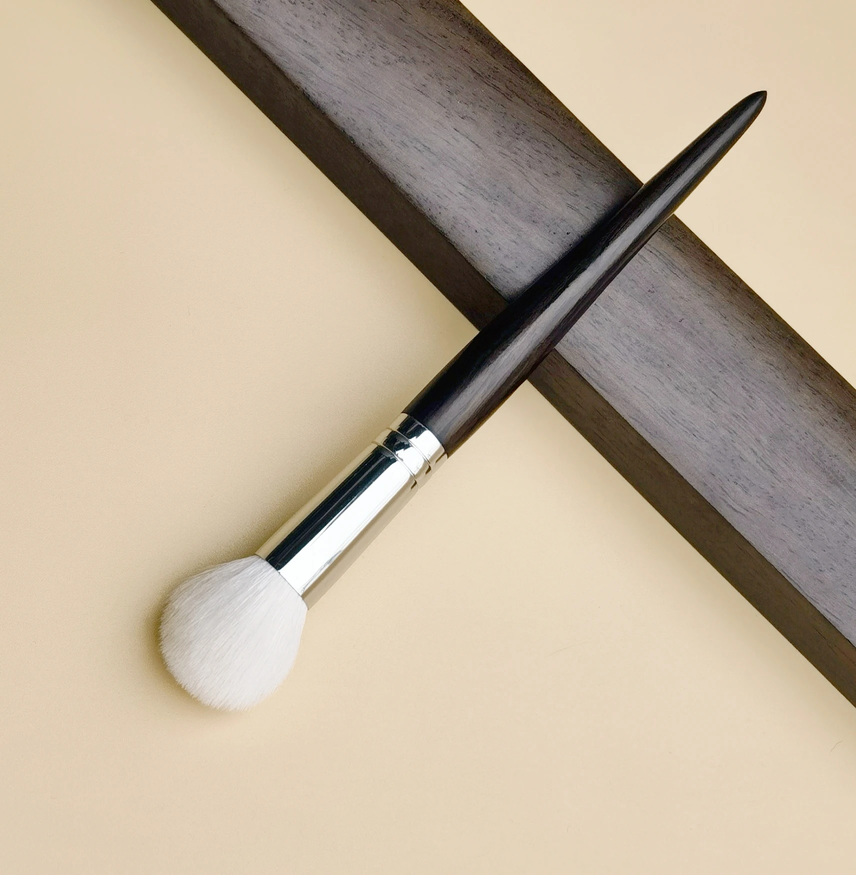 

Румяна, кисть для макияжа, пудра, натуральные тонкие козьи волосы, роскошная ручка из черного дерева, кисти для макияжа, инструменты для красоты