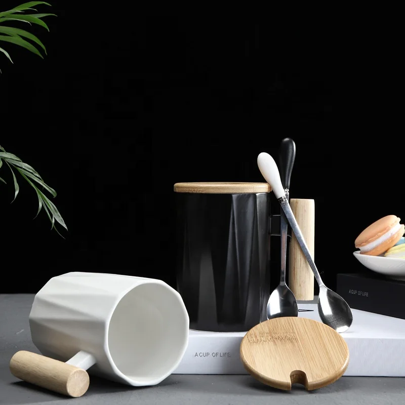 

Manufacture logo gift box white black Porcelain ceramic mugs with bamboo wooden handle Lid Stankey cup Kuromi cup Ceramic cup