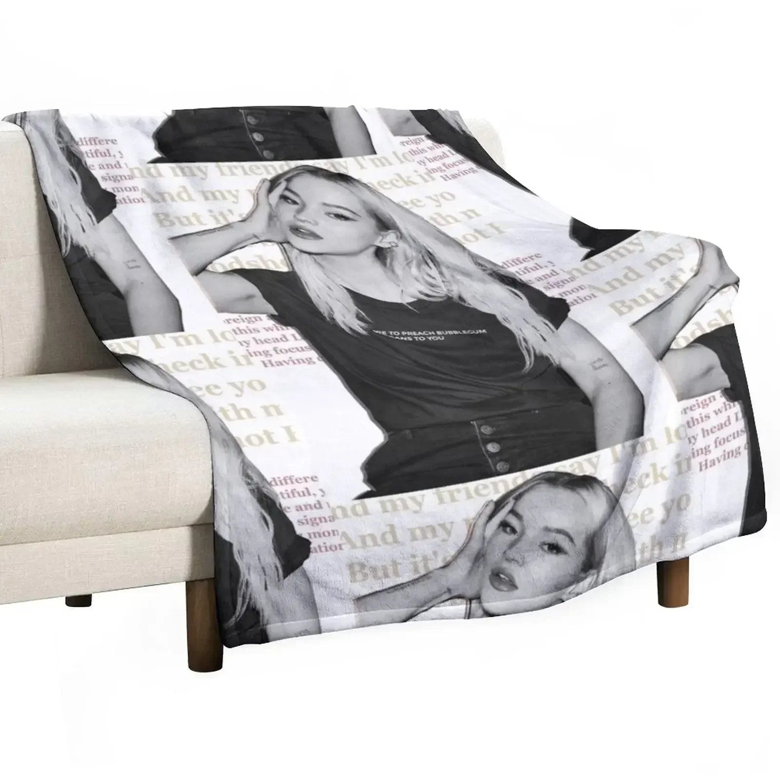 Dove Cameron - Bloodshot Throw Blanket Sofas Thins Blankets