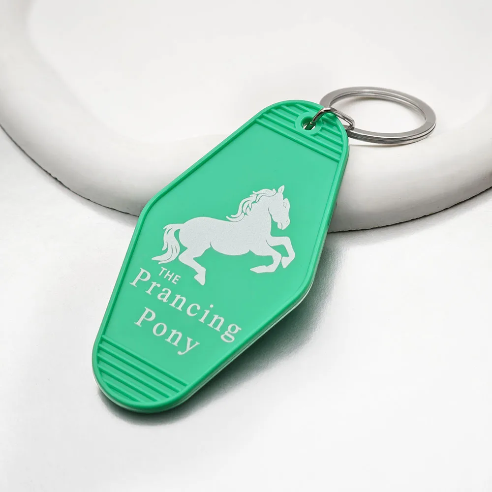 Der Prancing Pony Retro-Motel-Schlüsselanhänger, Fantasy-Film, Plastik-Schlüsselanhänger, Taschenanhänger, Sammlerstück, Geschenk für Fans – Detail 9