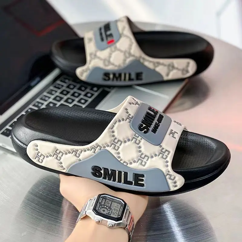 

Летние тапочки, мужские уличные тапочки, новинка 2025, пляжные спортивные одно слово, домашние крутые тапочки с ощущением какашек