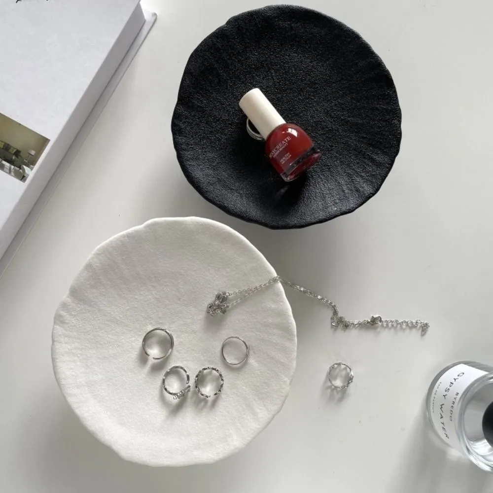 

Ceramic Jewelry Storage Tray Irregular Creative Three Legged Tray Portable Multi-Function Aromatherapy Candle Stand Key