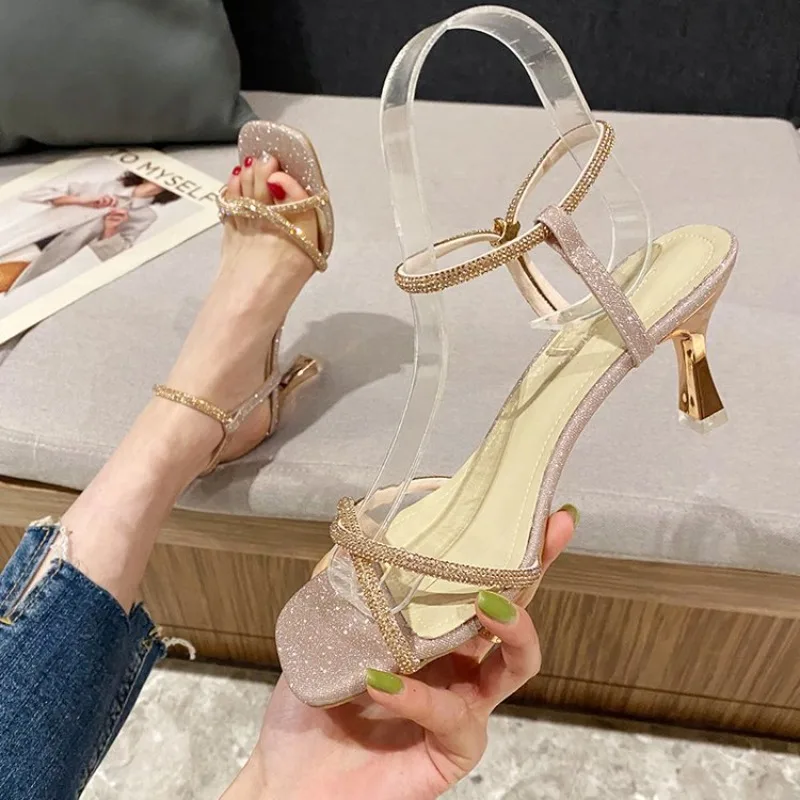 

The 2025 Summer New Dinner Party Style Champagne-colored Skinny Women's Shoes, Sexy High-heeled Sandals, and Two-wear Flip-flops