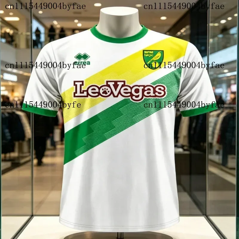 NUEVA Camiseta de Fútbol del Norwich City FC en Verde Neón y Verde Oscuro, Patrocinada por LeoVegas, con Rayas Geométricas Errea, para Familias y Niños