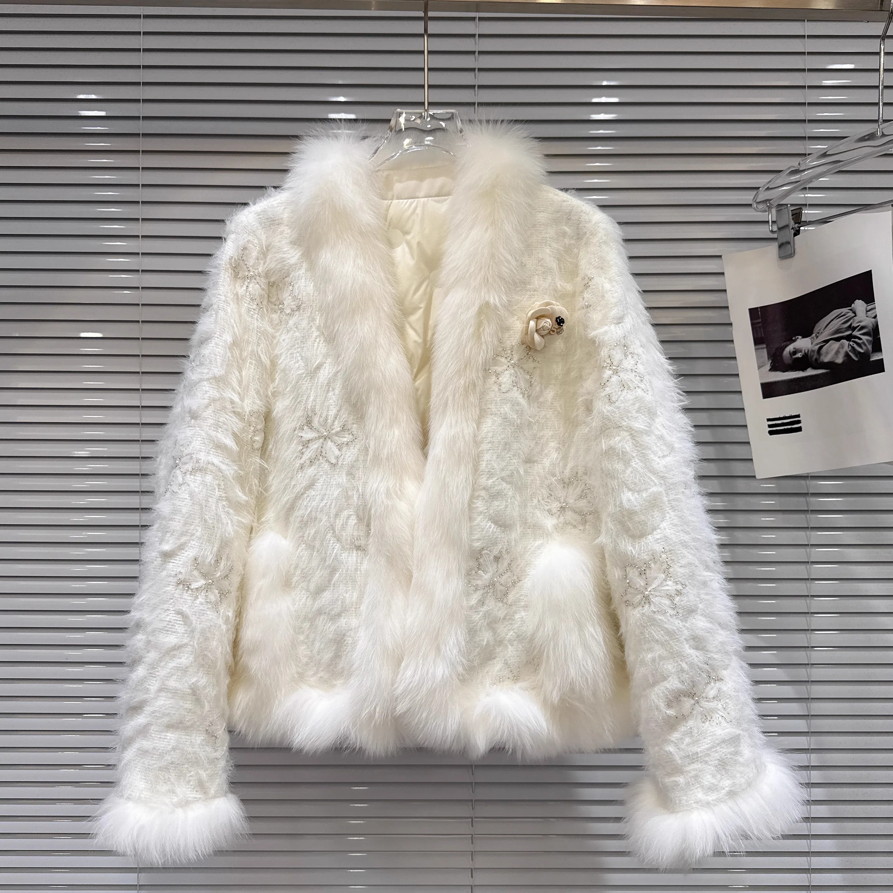 

2025 Winter New Luxury Style Large Fox Fur Collar Embroidered Down Liner Fur Coat for Women, Chic Top, Outwears