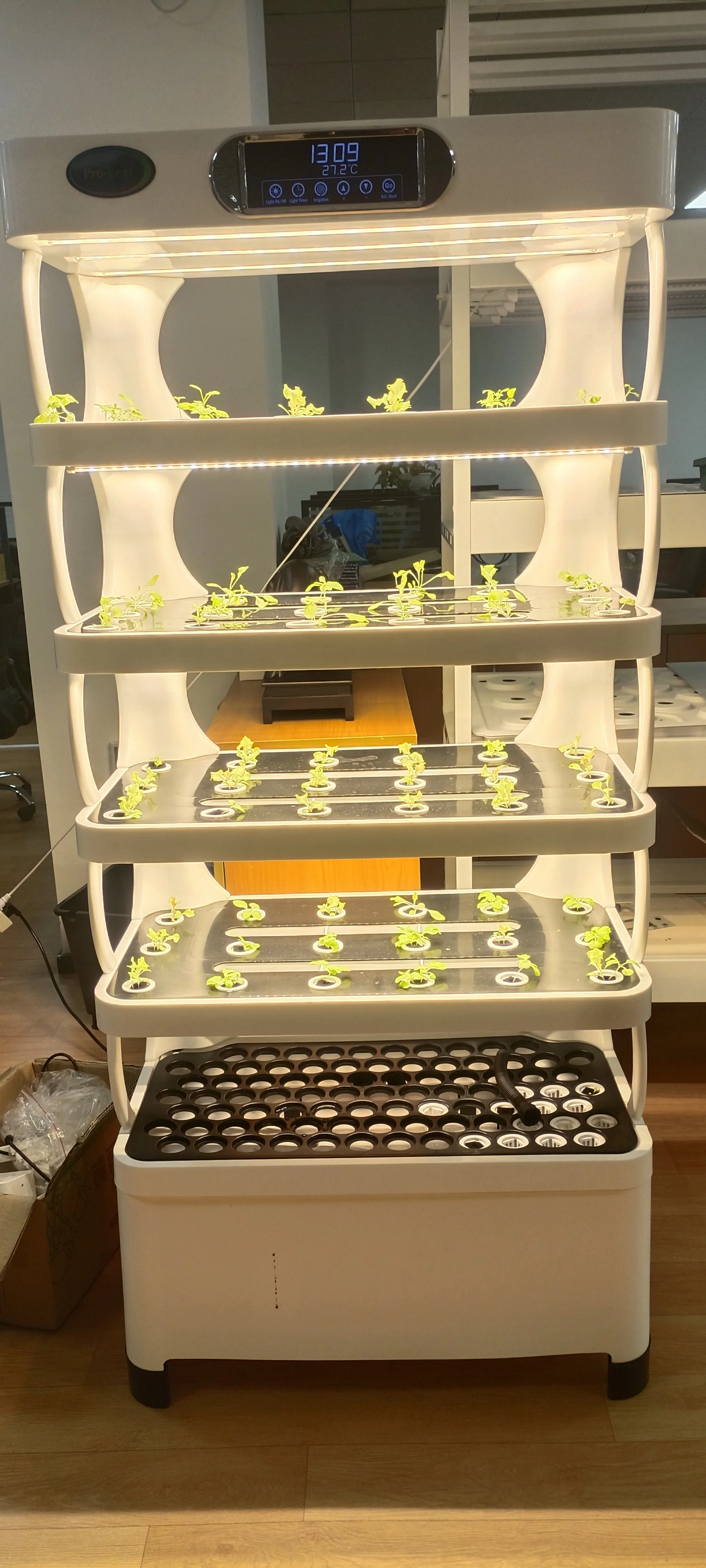 Indoor Hydroponic Intelligent Vertical Vegetable Grow Machine