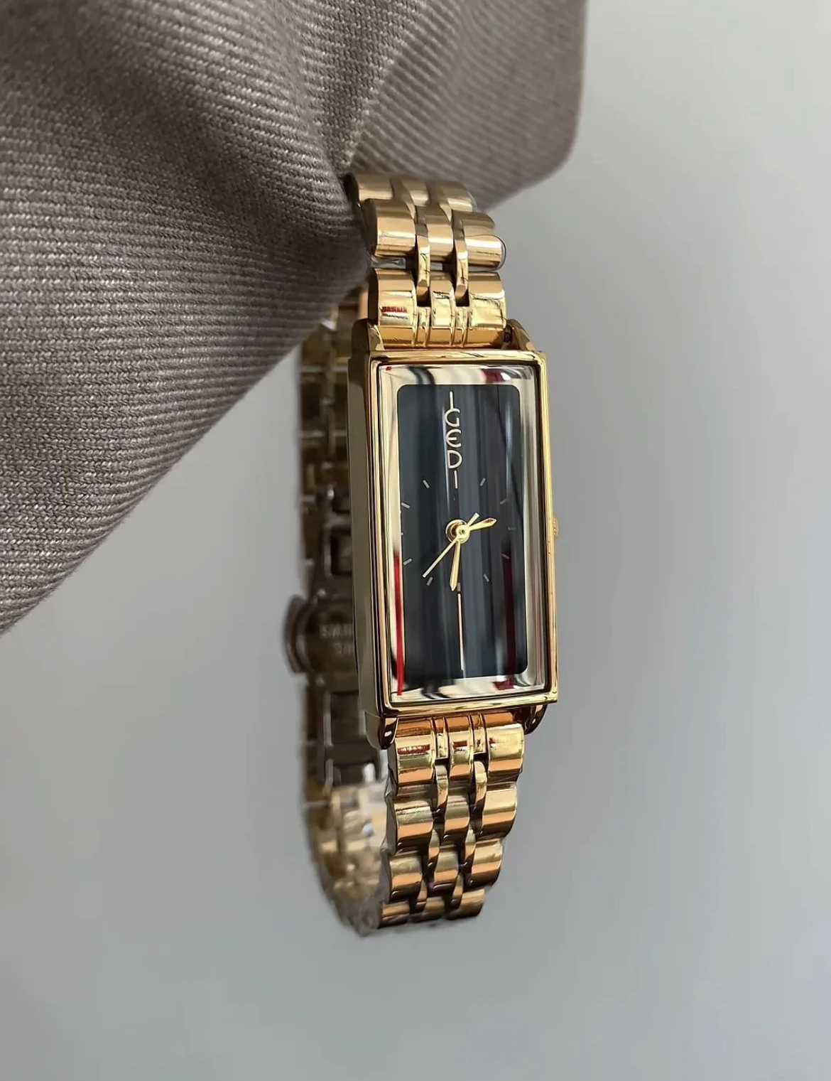 ساعة نسائية أصلية ساعة مستطيلة أنثى خفيفة فاخرة ومزاج بسيط راقي موديل أنثى 2025 هدية عيد ميلاد جديدة للمرأة #4