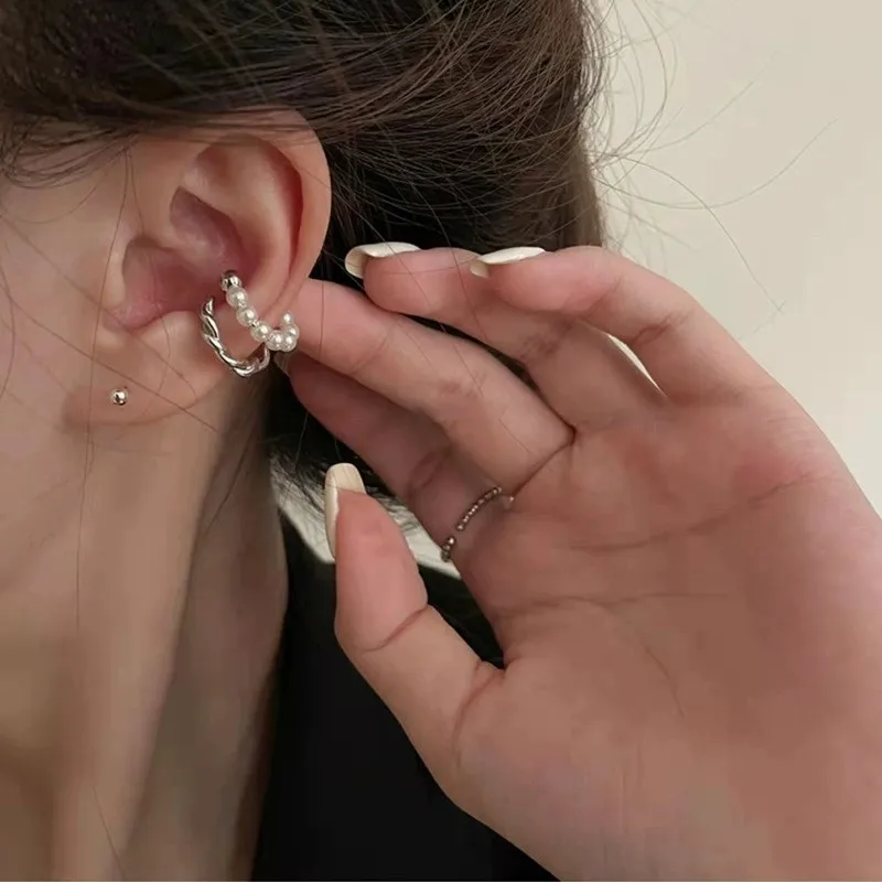 

French Vintage Elegant Classic Pearl Clip-On Earrings for Women Simple Fashion Jewelry Suitable for Daily Matching