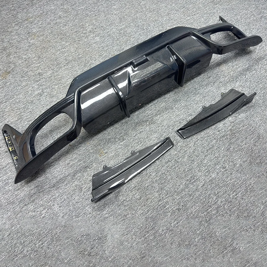 Carbon Fiber Rear Diffuser forBMW 3 Series G20 G28 320i 325i 330i LCI 2022+ Rear Bumper Lip Spoiler Car Bodykit with LED Light