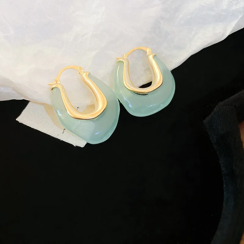 Effen Kleur Hars U-Vormige Onregelmatige Hoepel Oorbellen Voor Vrouwen Nieuwe Vintage Veelzijdige Oorgespen Delicate Mode Sieraden Groothandel