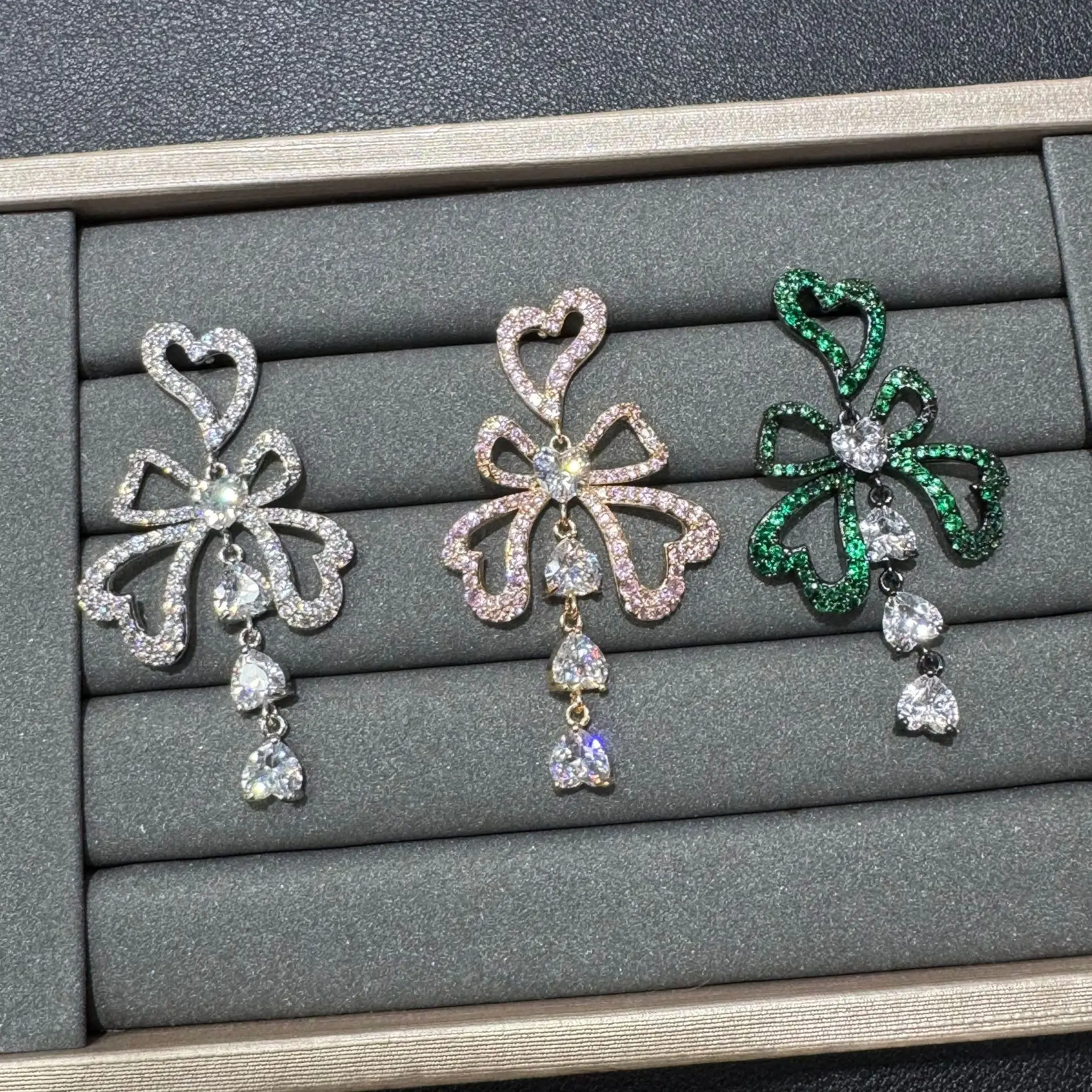 

Bow tie design, fashionable, light and luxurious, smart, micro-paved, light layered classic zircon color earrings