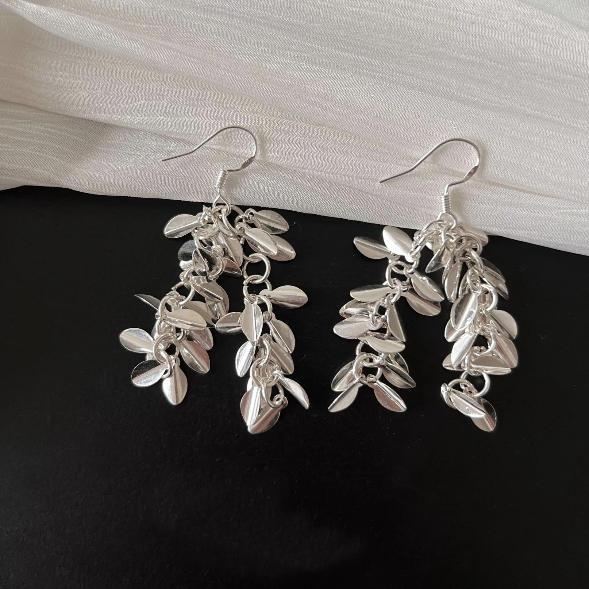 

Unique Silver Leaf Earrings Stainless Steel Alloy Flower Tassel Chain Pendant Earrings Women's Ethnic Style Jewelry Drop Earring