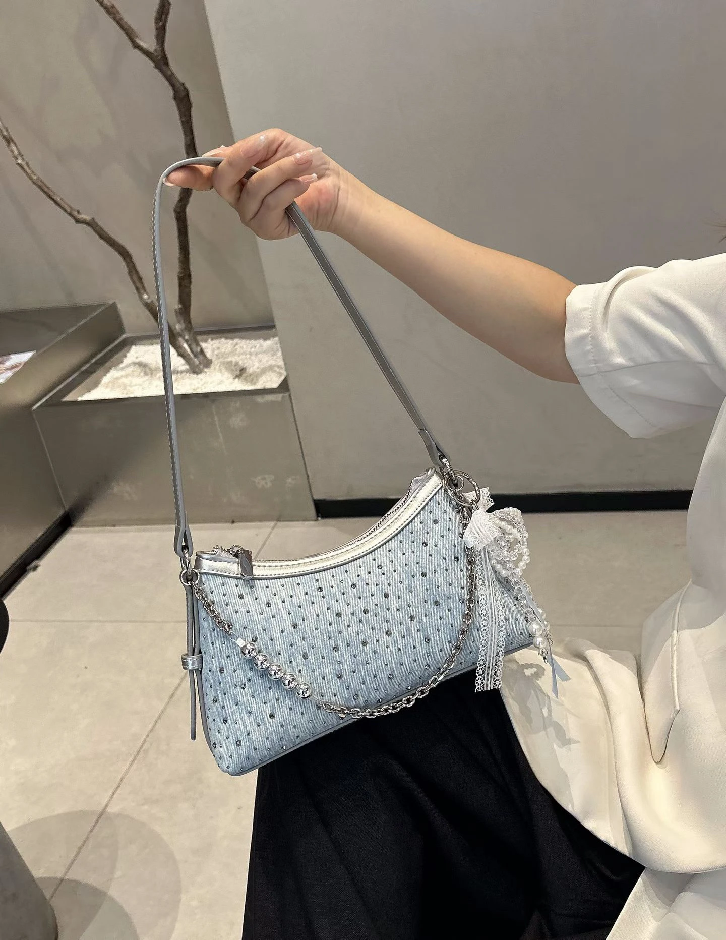 fashionable-versatile-denim-bag-single-shoulder-crossbody-women's-bag-commuting-non-repeating-underarm-bag-french-bread-bag-d