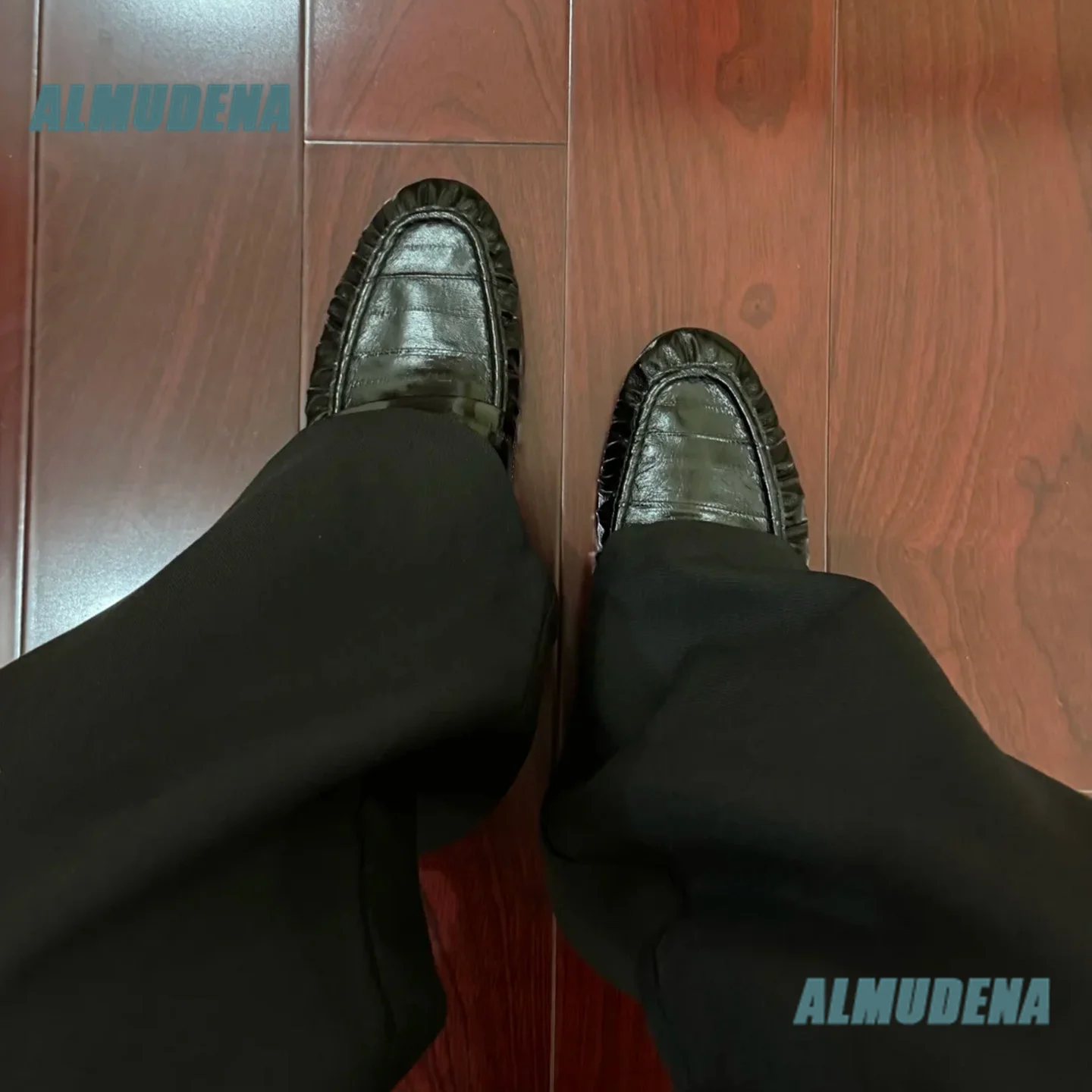 Men's Ruched Slip On Loafers Crinkled Glossy Leather Slip On Loafers Classic Flat Low Heel Vintage Casual Office Dress Shoes