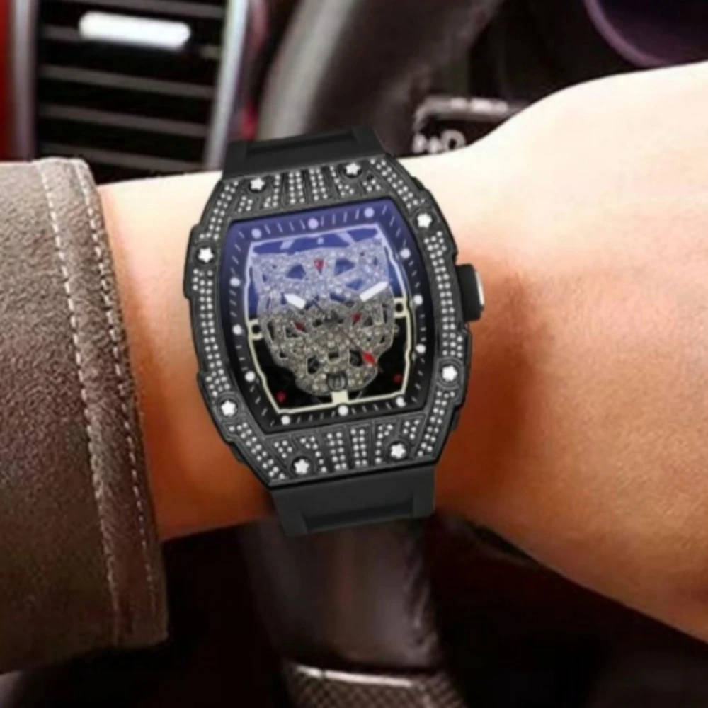 

Модный полный бриллиантовый корпус Tonneau кварцевые часы мужские полые бриллианты голова леопарда узор светящаяся дата спортивные часы мужские стальные часы