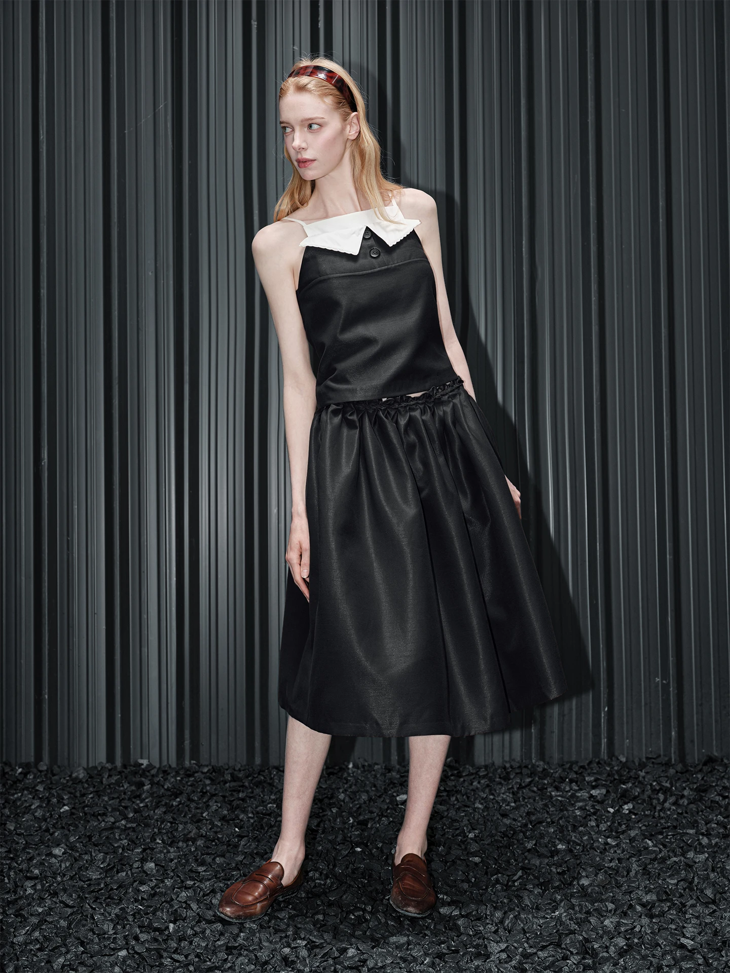 

Черный топ-жилет на бретельках для женщин: летняя новинка, ретро-дизайн, милый стиль, свободный крой, из полиэстера, с отложным воротником, укороченный фасон