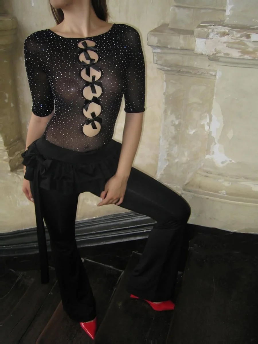 ReddaChic Body trasparente con glitter neri Body intero con fiocco tagliato a maniche corte Body aderente Top da donna sexy Night Clubwear