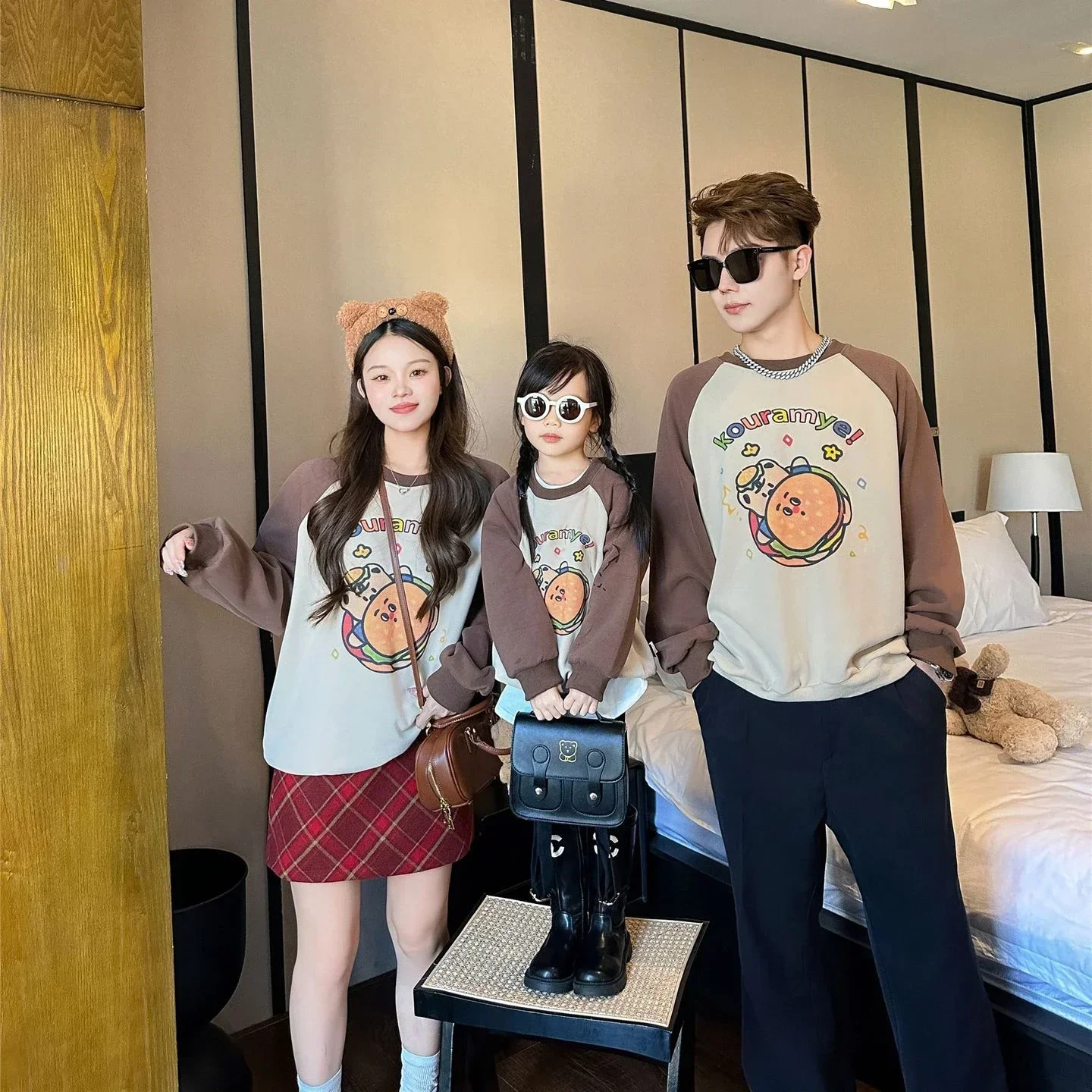 

Sweatshirts Romper Mom Dad and Daughter Son Matching Tops Clothig Sweaterfor the Whole Family Matching Warm Clothes Korean Baby