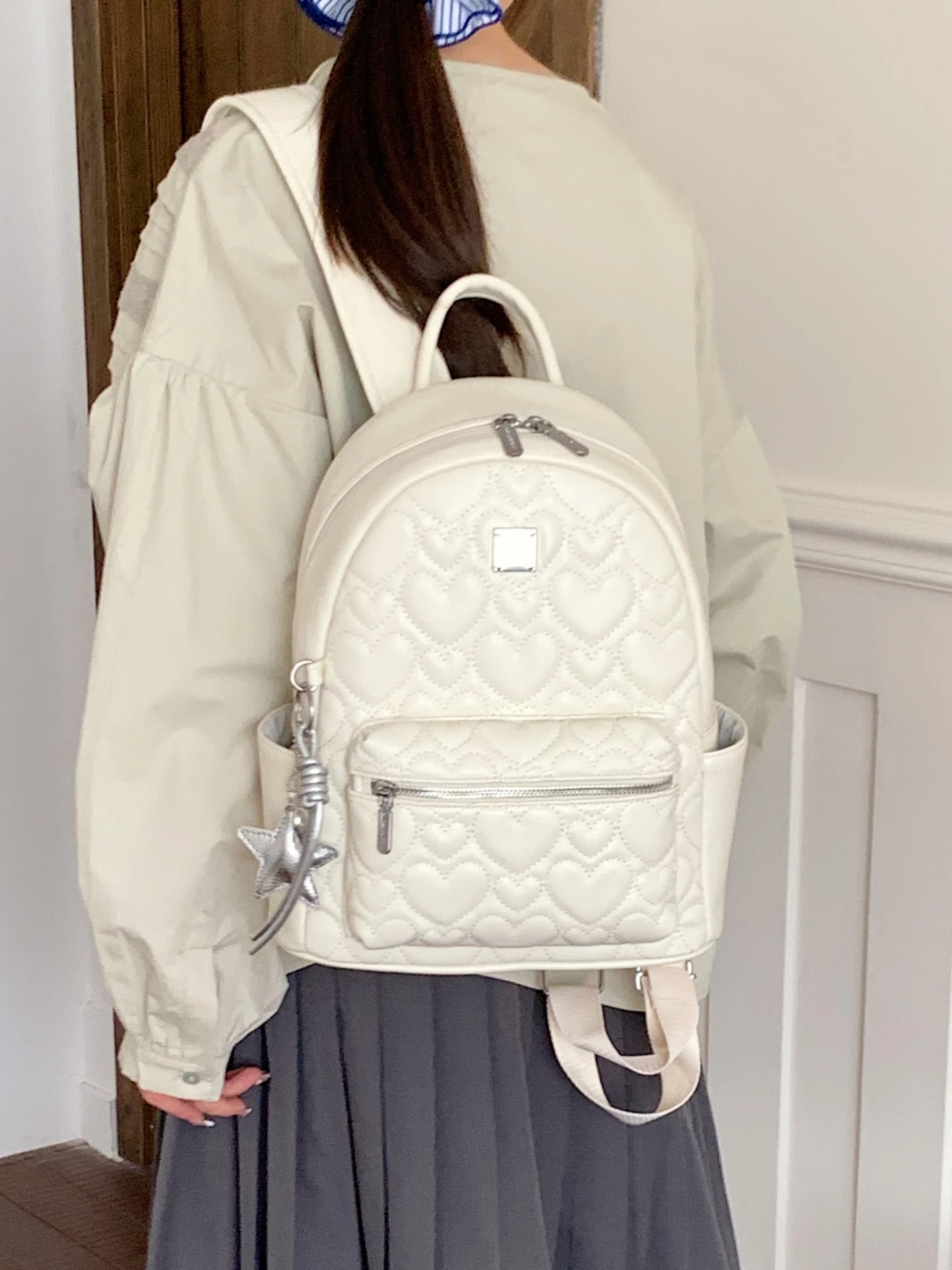 韓国風刺繍ハート型ダブルショルダー女性用バックパックユニークなトラベルバッグエレガントでファッショナブルな軽量