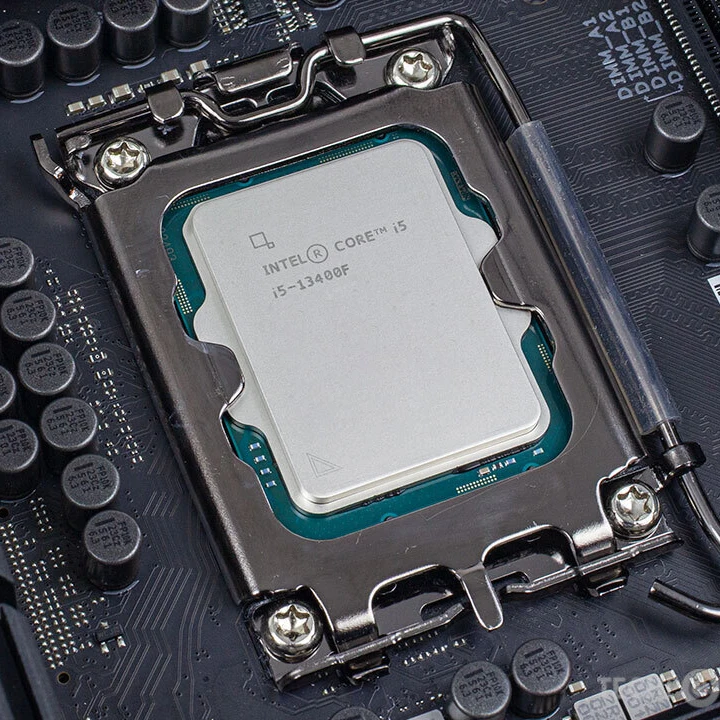 Processeur de bureau Intel Core i5-13400F, 10 cœurs (6 cœurs P + 4 cœurs E), 20 Mo de cache, jusqu'à 4,6 GHz, version Tray