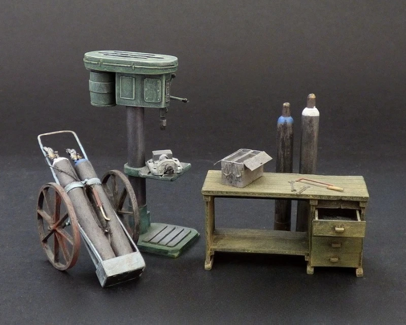 Zestaw do samodzielnego montażu modelu z żywicy odlewanej ciśnieniowo w skali 1/35, niemieckie wyposażenie warsztatu z okresu II wojny światowej, niezmontowany, niepomalowany, bez arkusza etykietowanego.