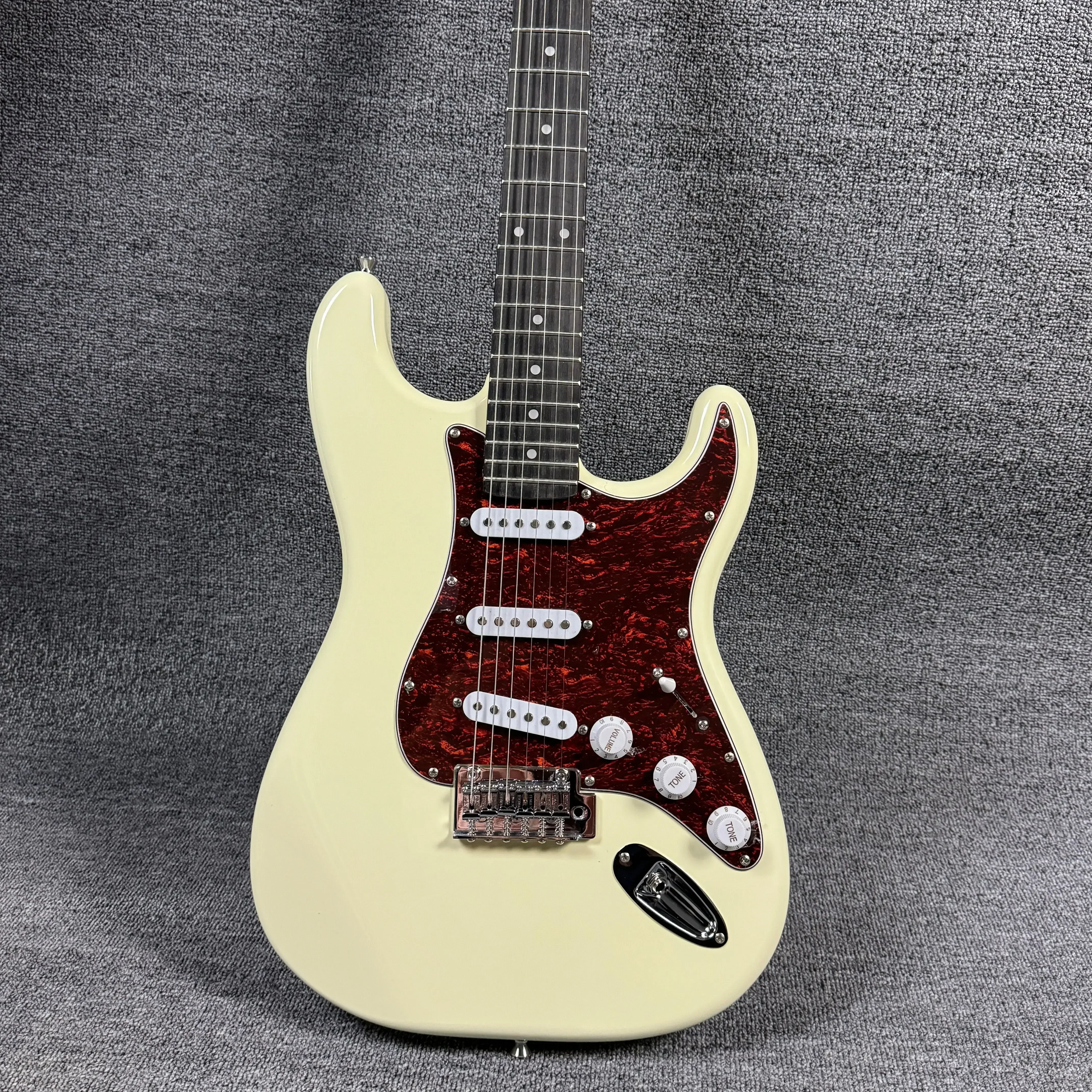 Kostenloser Versand Sound Super Great Yellow and Red ST E-Gitarre Roosewood Griffbrett Mahagoni