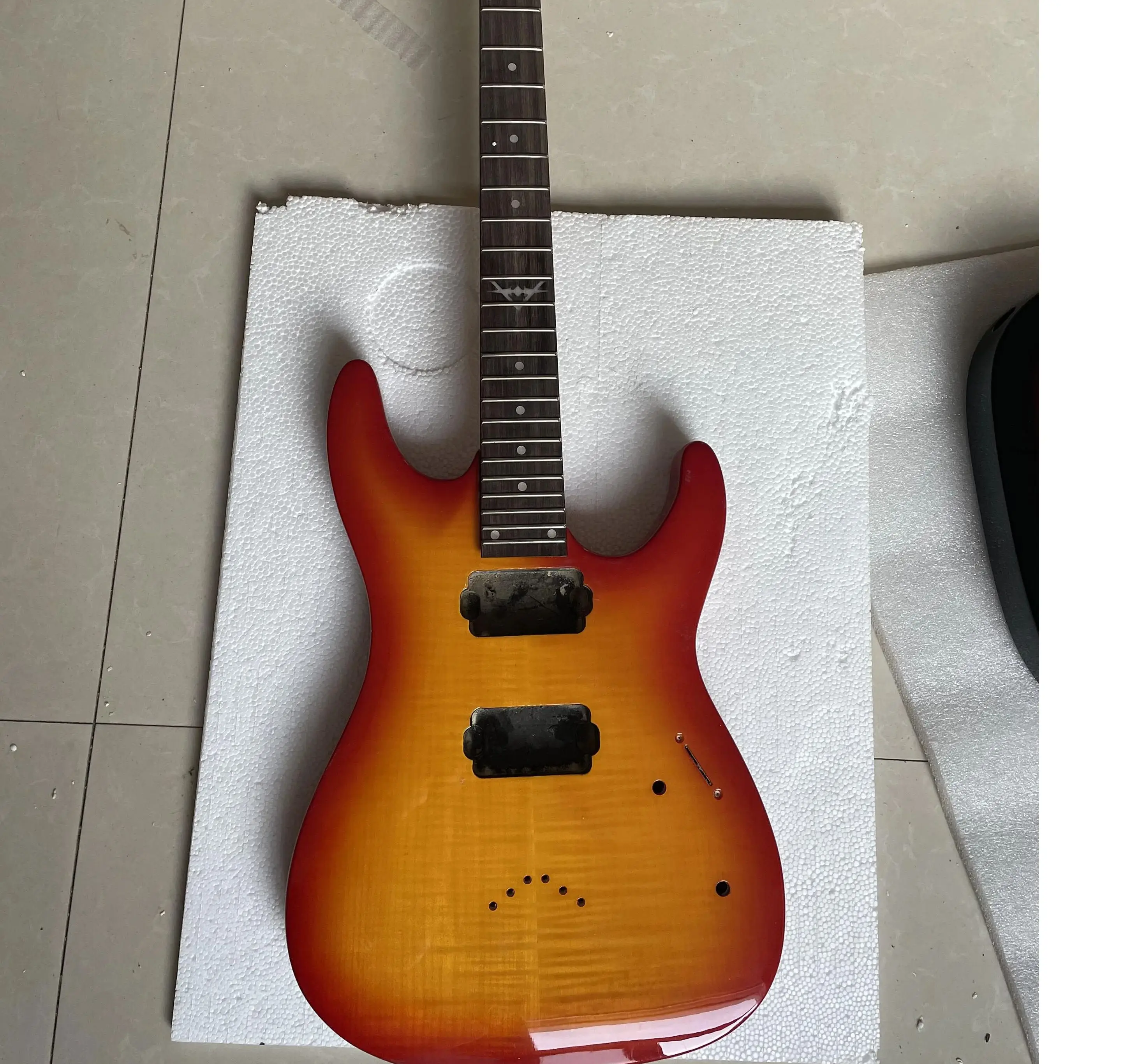 

Electric Guitar Kit with Maple Neck, Basswood Body, Flame Maple Veneer, Luthier DIY, Slat Defective, A Set of Stock