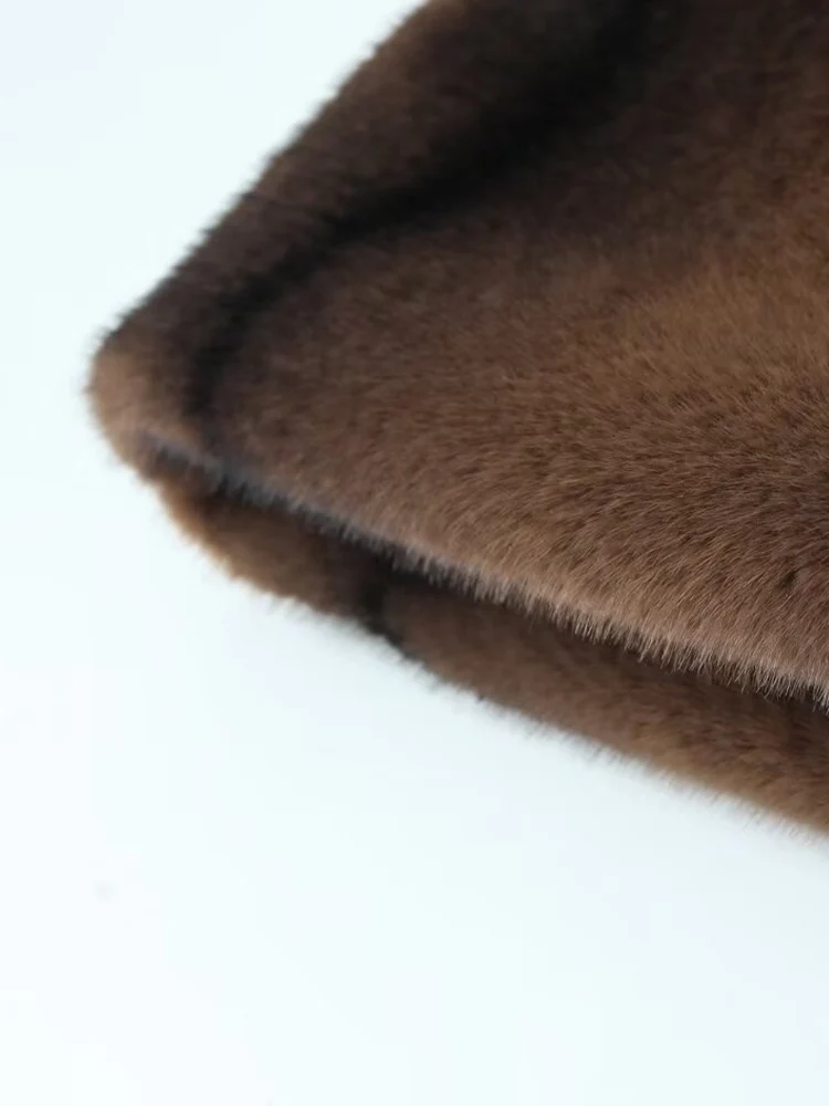 เสื้อผ้าผู้หญิงสไตล์ยุโรปและอเมริกา คอลเลคชั่นฤดูหนาว 2025 กระโปรงสั้นเอวสูงลายขนเฟอร์เทียมสไตล์ฝรั่งเศสย้อนยุค