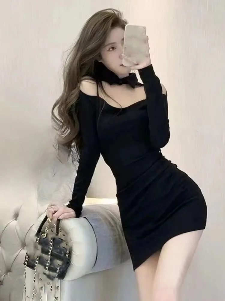 ファッショナブルでセクシーなプリーツボディコンドレス レディース服 2025 レディースドレス スラッシュネックチュニックミニドレス 上品なローブファム