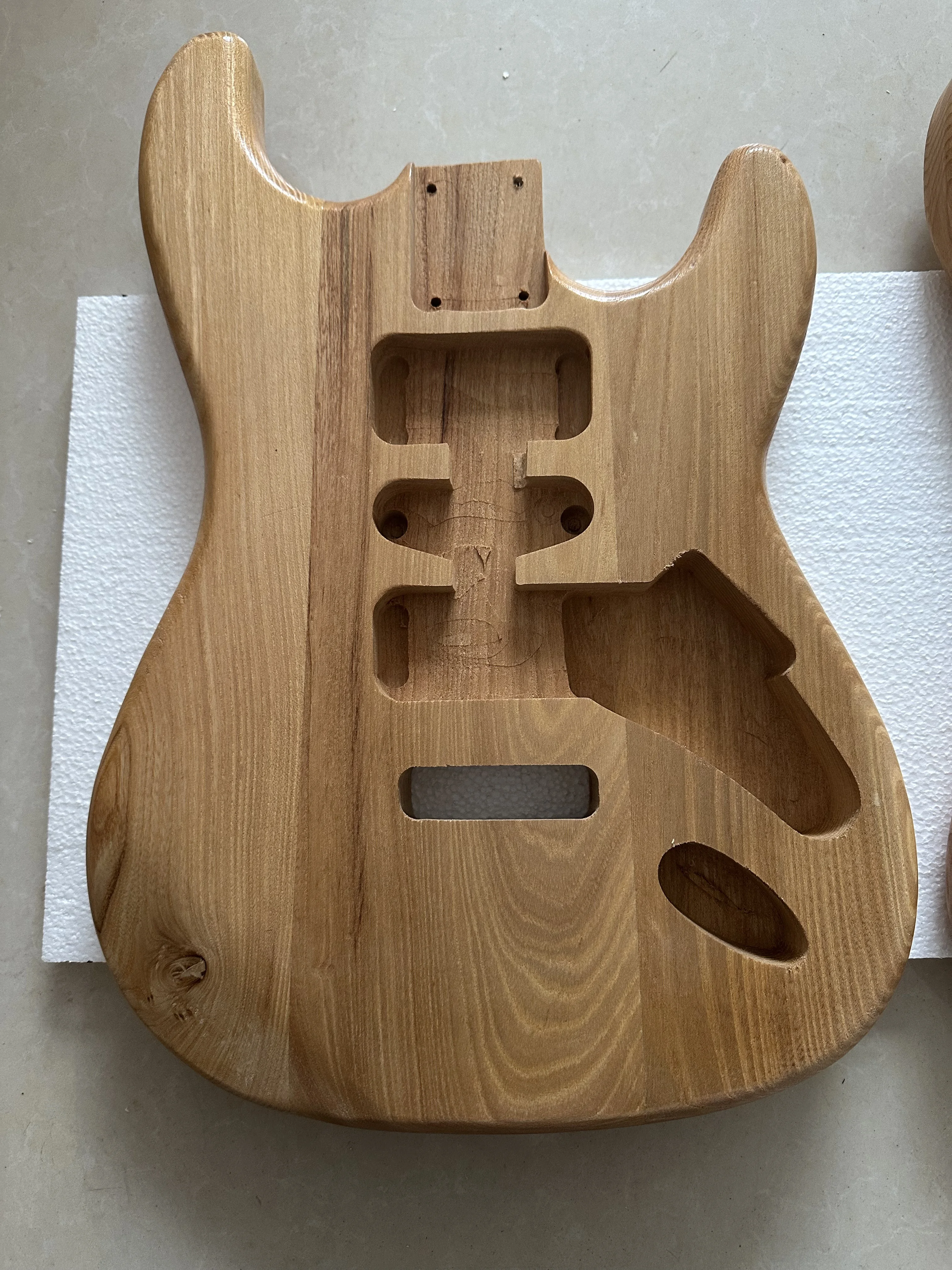 Defective Electric Guitar Body,Unfinished Ash Wood Luthier,DIY Kit Part,Semi Finished,Blank Guitarra Barrel,5.56cm Heel,Real Pic