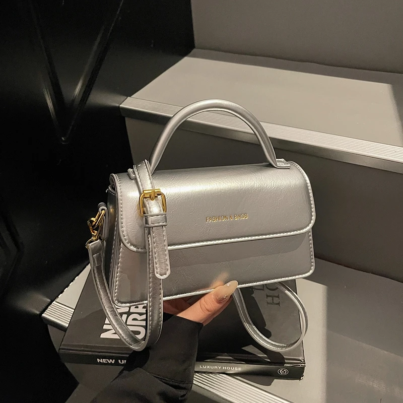 

Hand-carrying high-end trendy small square bag 2025 new simple and fashionable shoulder bag niche design temperament women's bag
