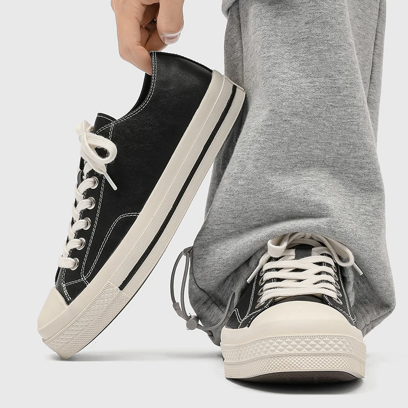 Men Casual Board Shoes Black White Flat Bottomed Men Lace Up Lightweight Comfortable Fashionable Flowing Shoes Hiking Shoes Men