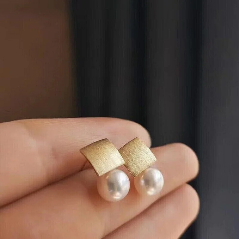 

Brand new AAAA+++9-10mm natural South Sea round white pearl earrings 925s