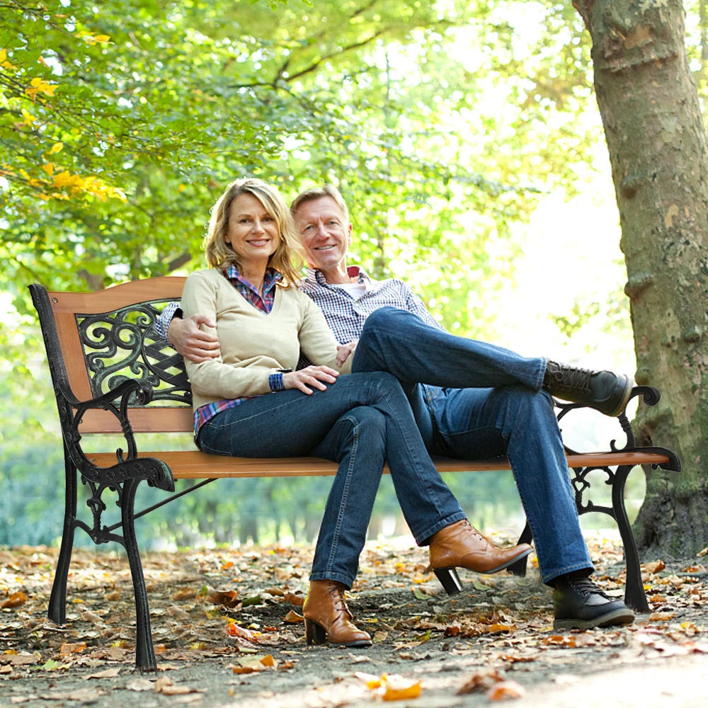 

Садовая скамья 49 дюймов для улицы, патио, парка, балкона, с планками из твердой древесины и чугунным каркасом